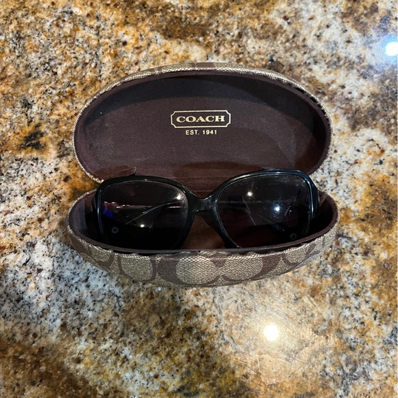 Coach sunglasses just like new - Picture 2 of 7